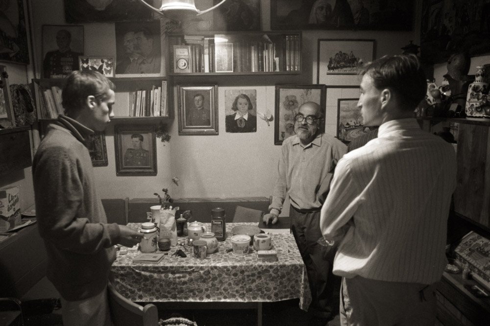 Alek Rapoport discovers forgotten work in apartment in Moscow where the Diplomatic shows were held.